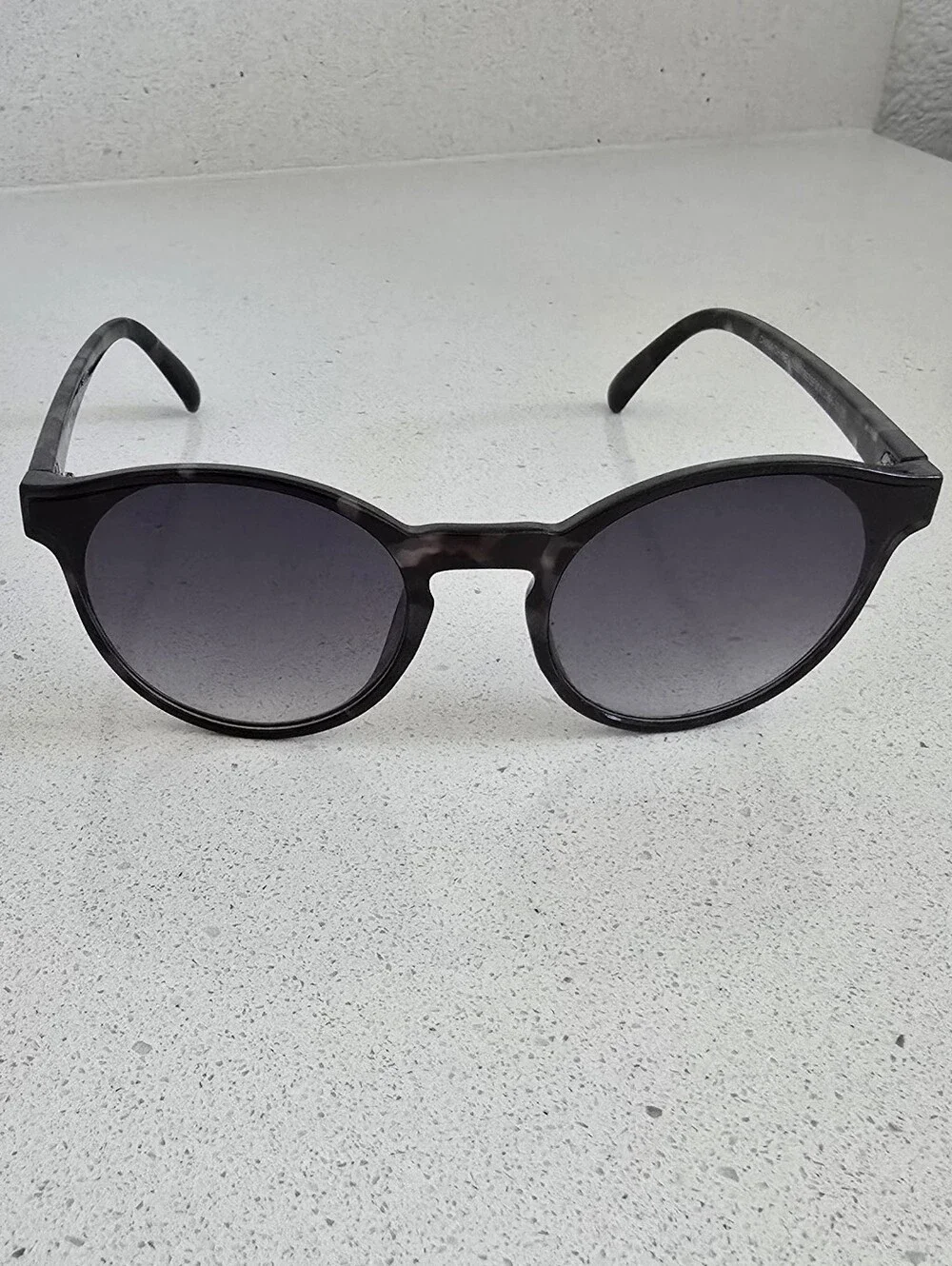 Round Black Gradient Sunglasses